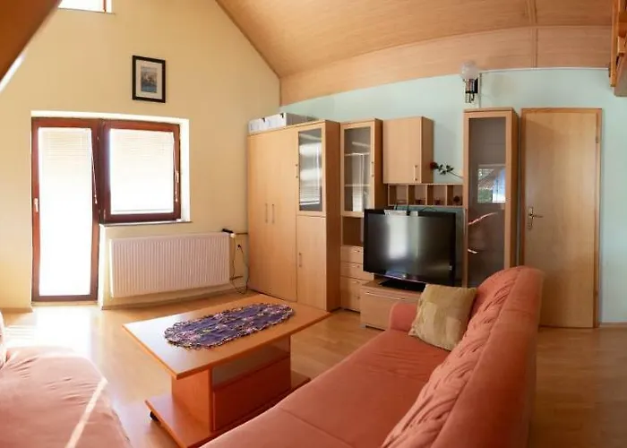 Vineyard Urban * Mirna